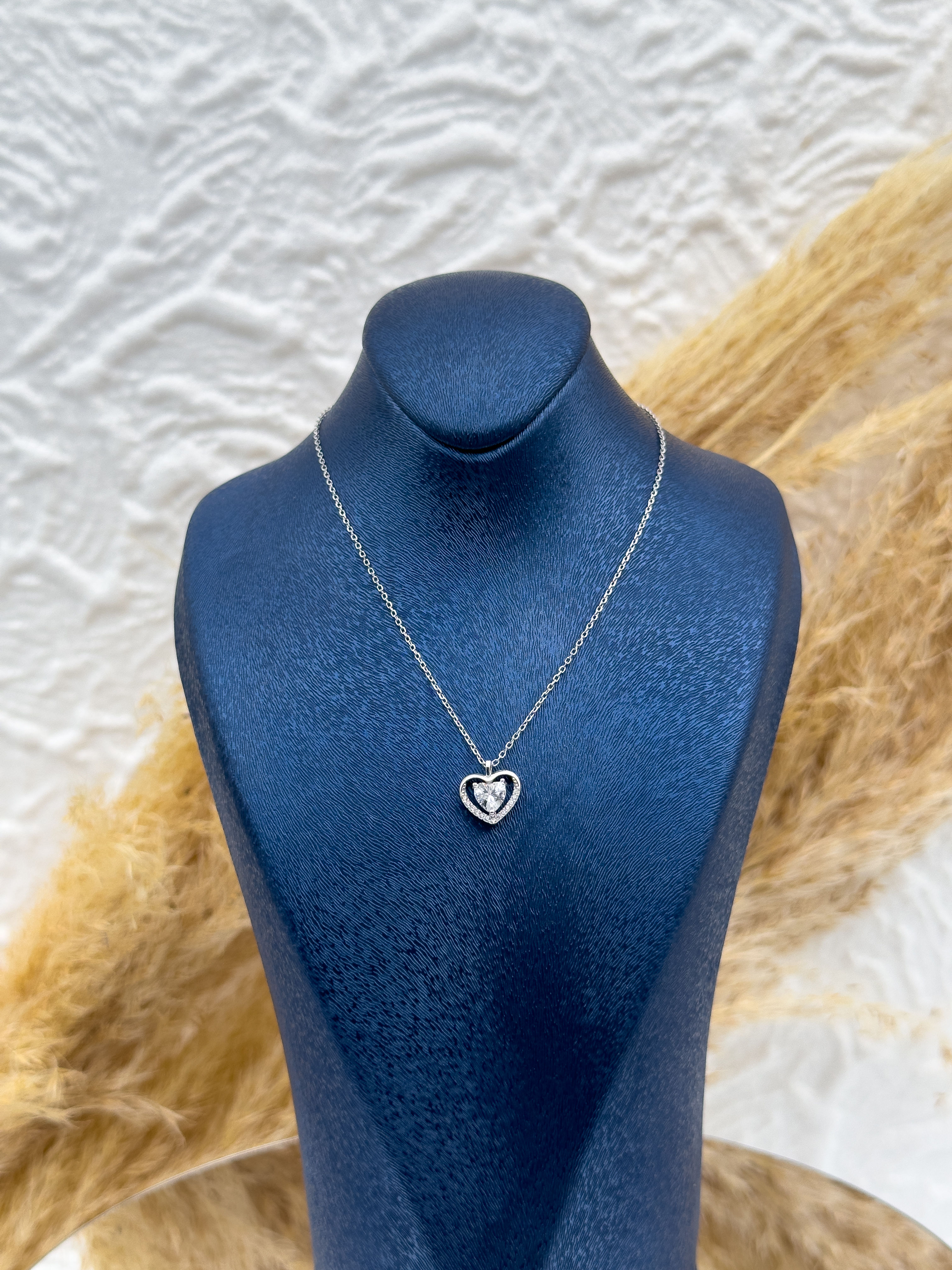 925 Ayar Gümüş Kalpli Tektaş Kadın Kolye – Özel Tasarım, Hediyelik